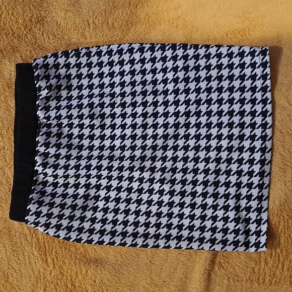 Small girl skirt suit for a 5, 6, or 7  year old (Small Sz11/12y) fits small. - Picture 2 of 9